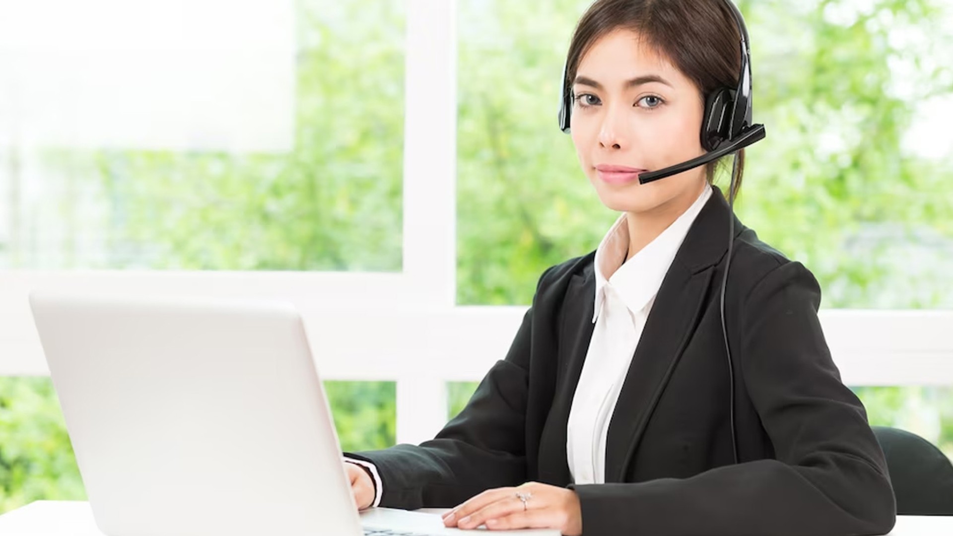 Hình ảnh dịch vụ hỗ trợ qua email chuyên nghiệp của lucky8 casino